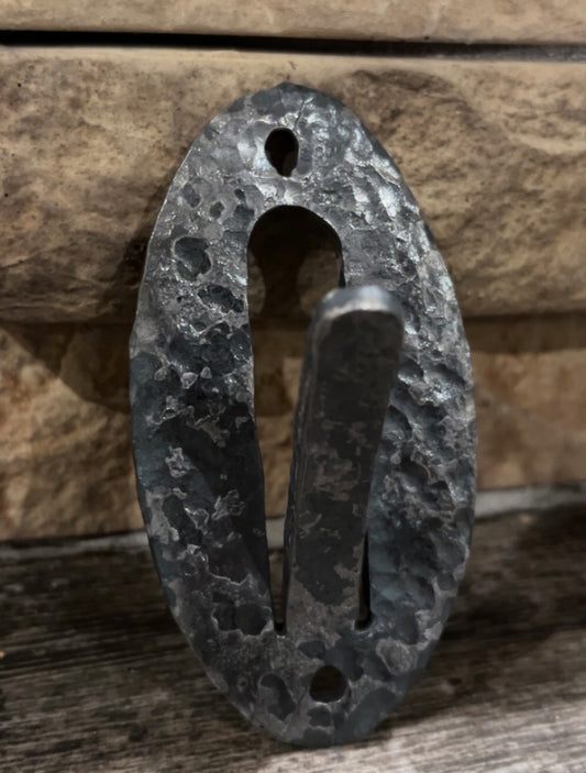 Forged Skull Hanging Hook – Rustic Handcrafted Metal Wall Hardware